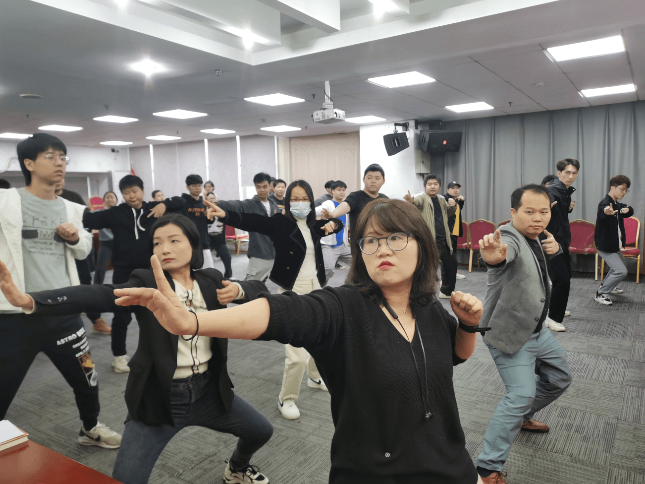 米可|晨会加入“八段锦”